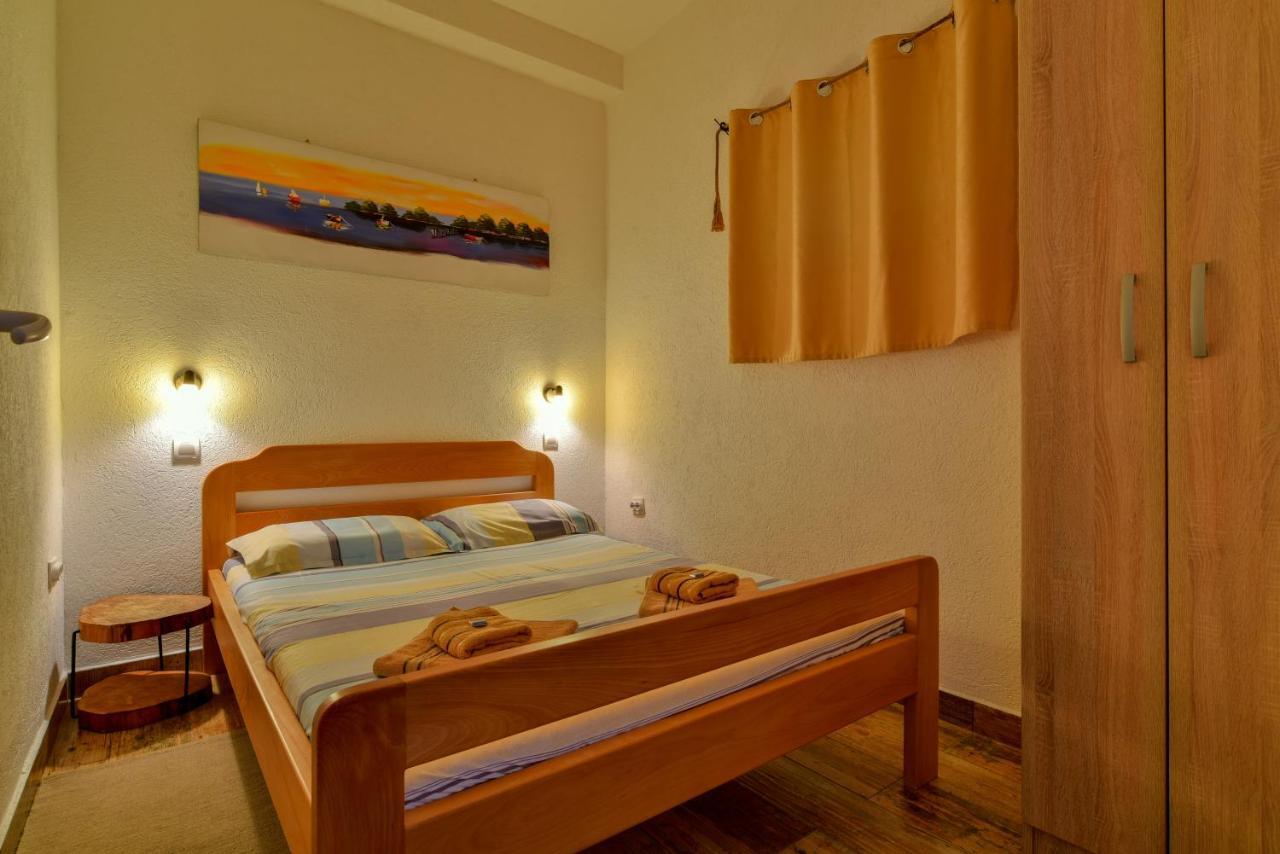 Pataki Guesthouse Petrovac Oda fotoğraf